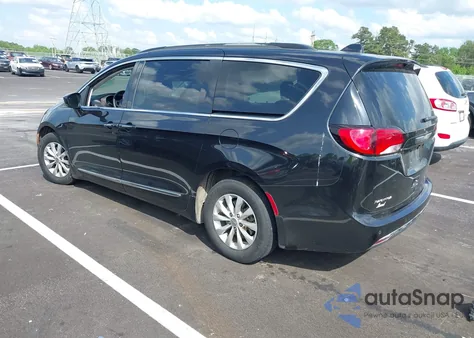 2017 Chrysler Pacifica Touring-L z USA, uszkodzony, nr VIN 2C4RC1BG0HR762552